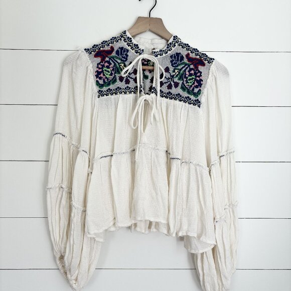 Free People white with embroidered flowers boho long sleeves top SZ XS - Picture 1 of 3